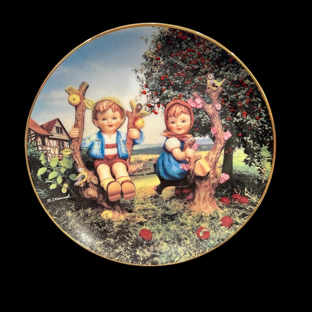 1992 Danbury Mint M.I. Hummel Little Companions - Apple Tree Boy and Girl ML 487